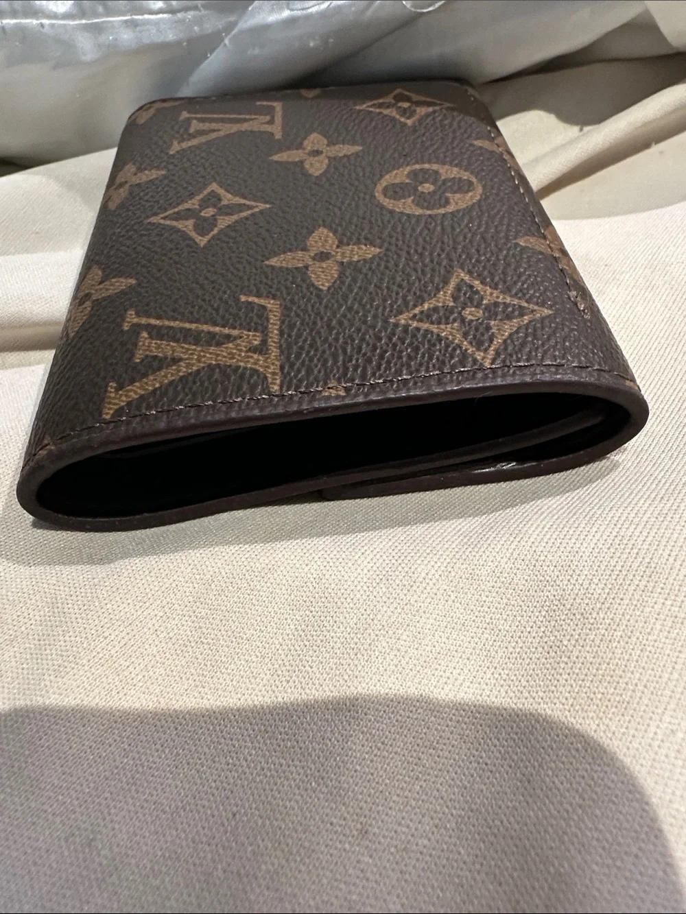 Unbeanded compact wallet